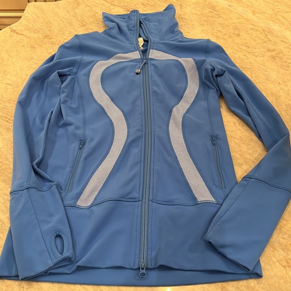 Lululemon blue zip up sz 6, pockets that zipped and thumb holes with jacket - Picture 1 of 9